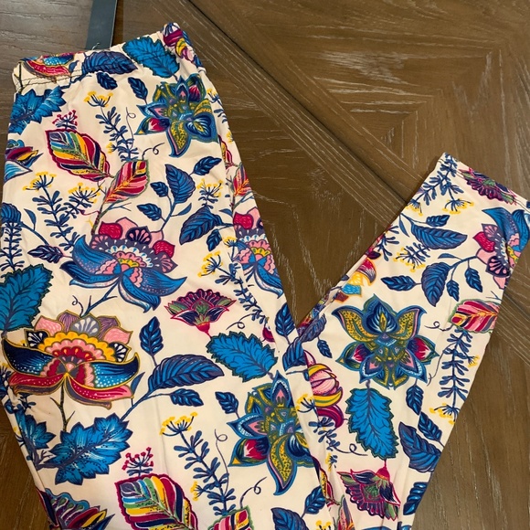 White Lotus Leggings - Picture 1 of 1